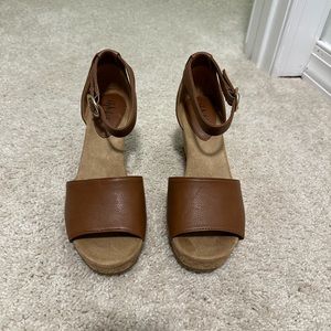 Wedge heels